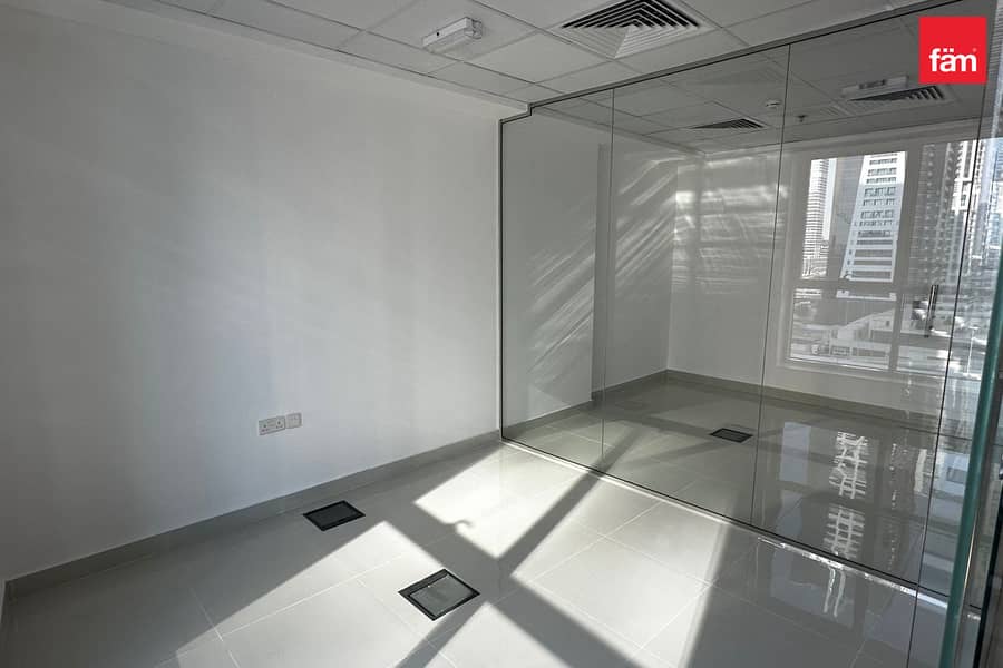 Vacant Partitioned Near to Metro New Fitout