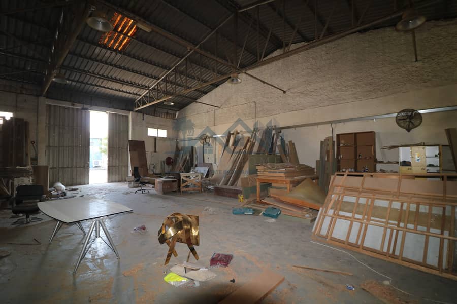 Commercial warehouse for rent, located in al quoz ind 2.400 square feet