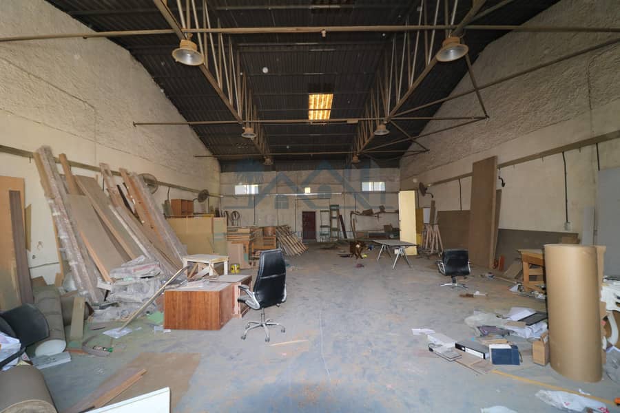 Commercial warehouse for rent, located in al quoz ind 2.400 square feet