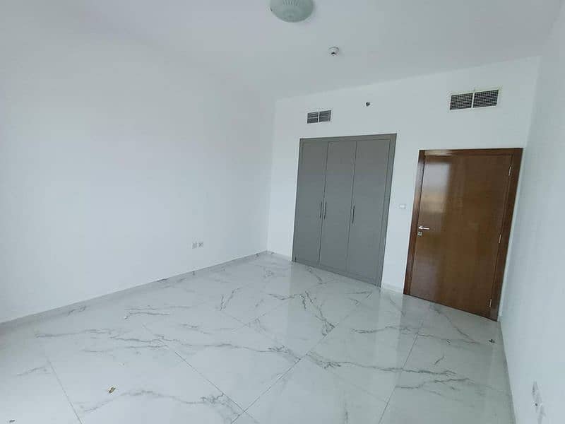 Spacious Layout Close to Metro With Maid Room