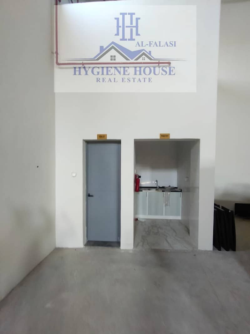 Warehouse for rent in um Al Quwain, an area of 8800 feet, electricity