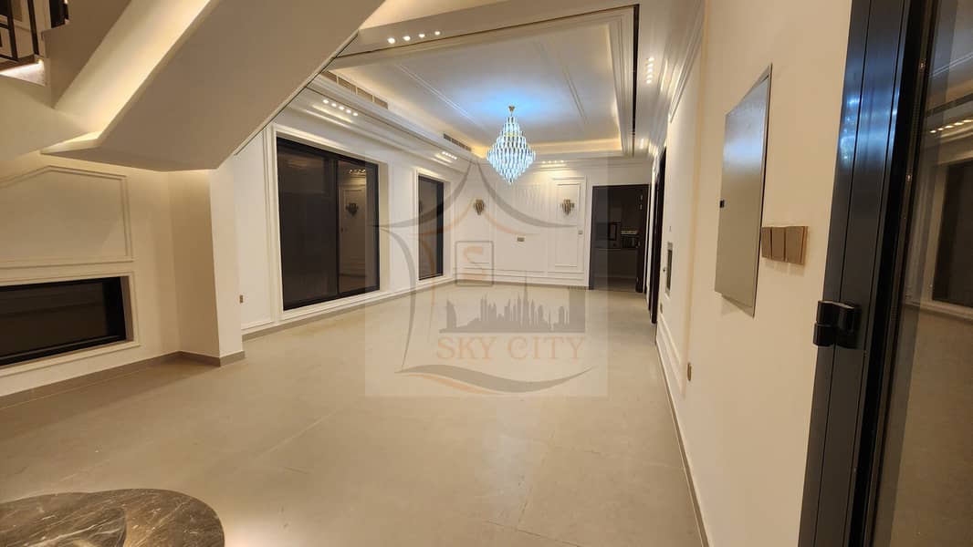 AlAmrah 5 rooms, 2 sitting rooms, a hall, a maid’s room with central