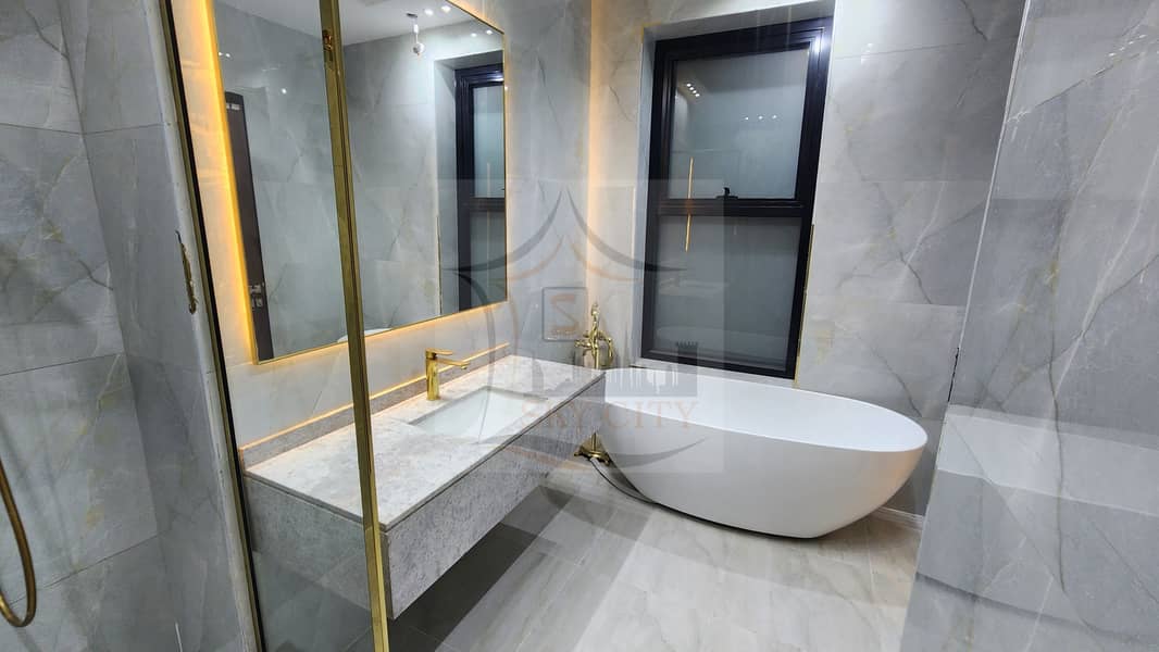 AlAmrah 5 rooms, 2 sitting rooms, a hall, a maid’s room with central