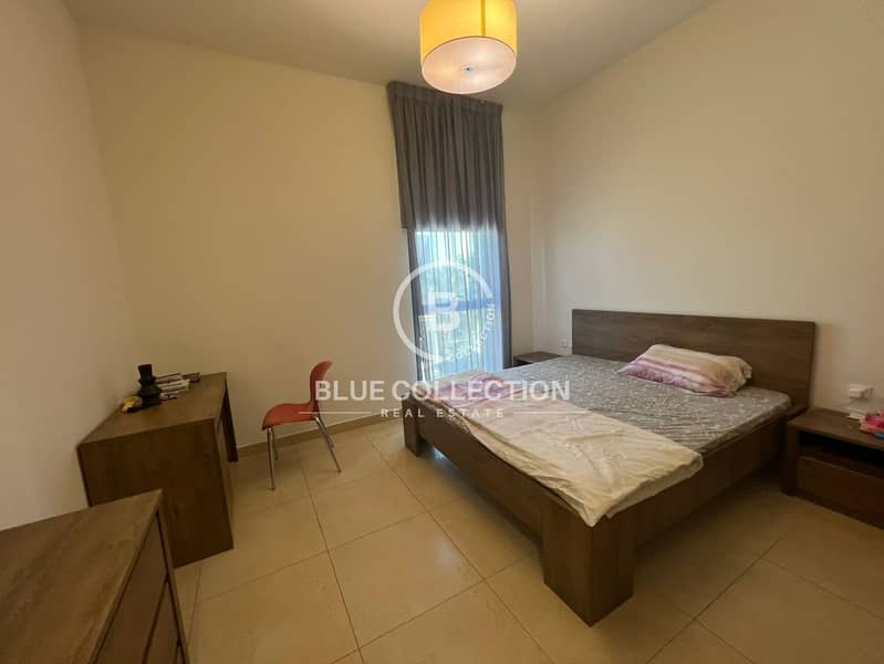 Genuine resale / Spacious Layout / Corner unit