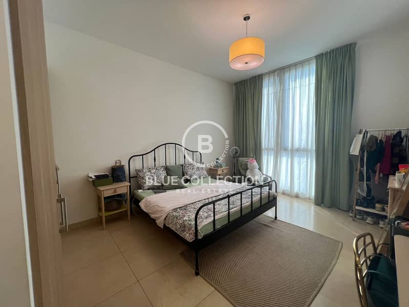 Genuine resale / Spacious Layout / Corner unit