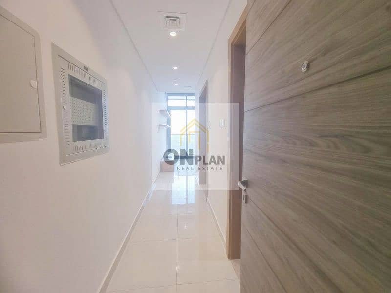 STATE OF THE ART STUDIO EYE OPENING VERANDA Vacant