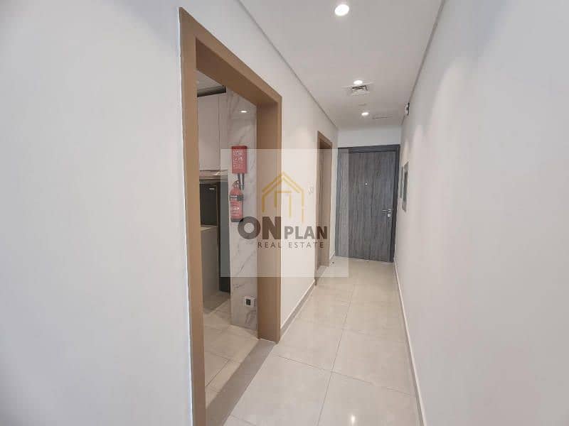 STATE OF THE ART STUDIO EYE OPENING VERANDA Vacant