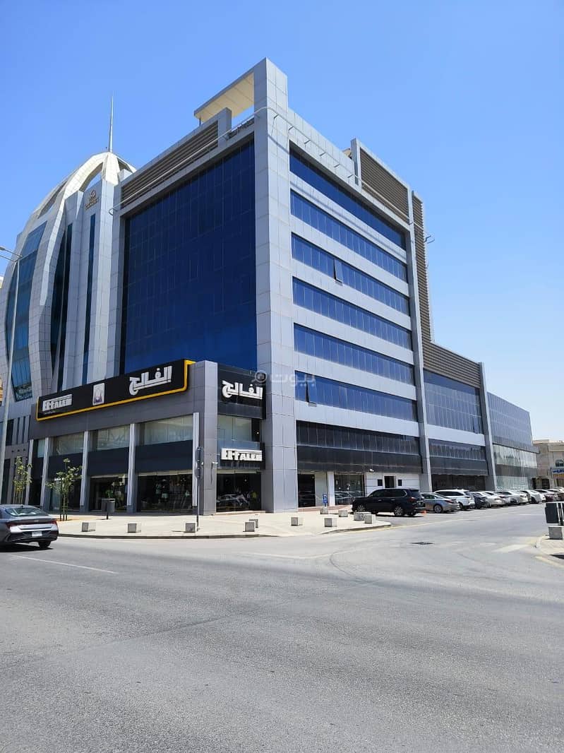 Commercial building in Al Malaz, East Riyadh at 370,000 2 Photos