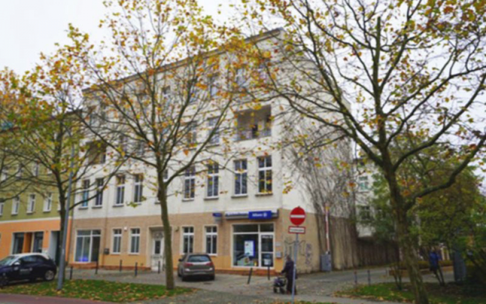 Informationen zum Wohn und Geschäftshaus Bernauer Straße 87 in 16515