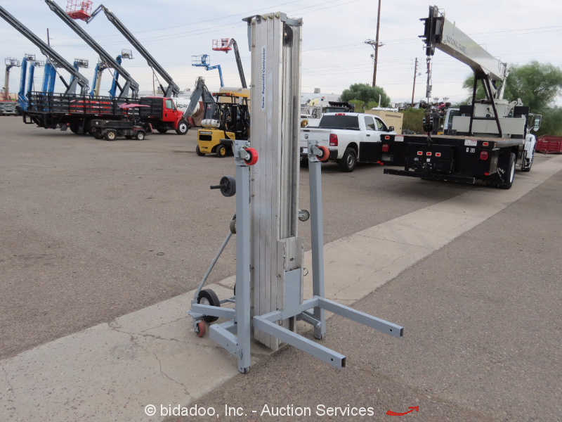 2005 Genie SLC24 24' Manual Material Duct Jack Lift Aerial Platform