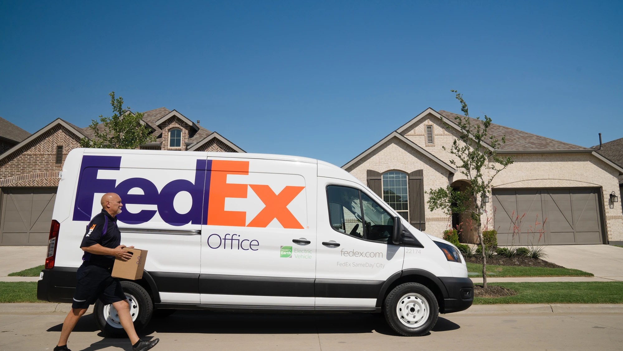 FedEx closing Greensboro facility, some of 164 workers will be offered(04)