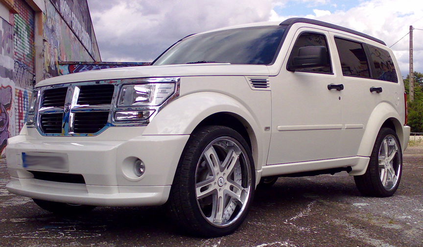 Car Dodge Nitro on ESTREMO Wheels California Wheels