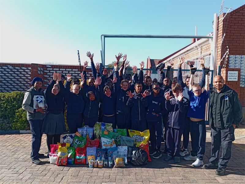 School donates pet food to Randburg SPCA for Mandela Day Randburg Sun