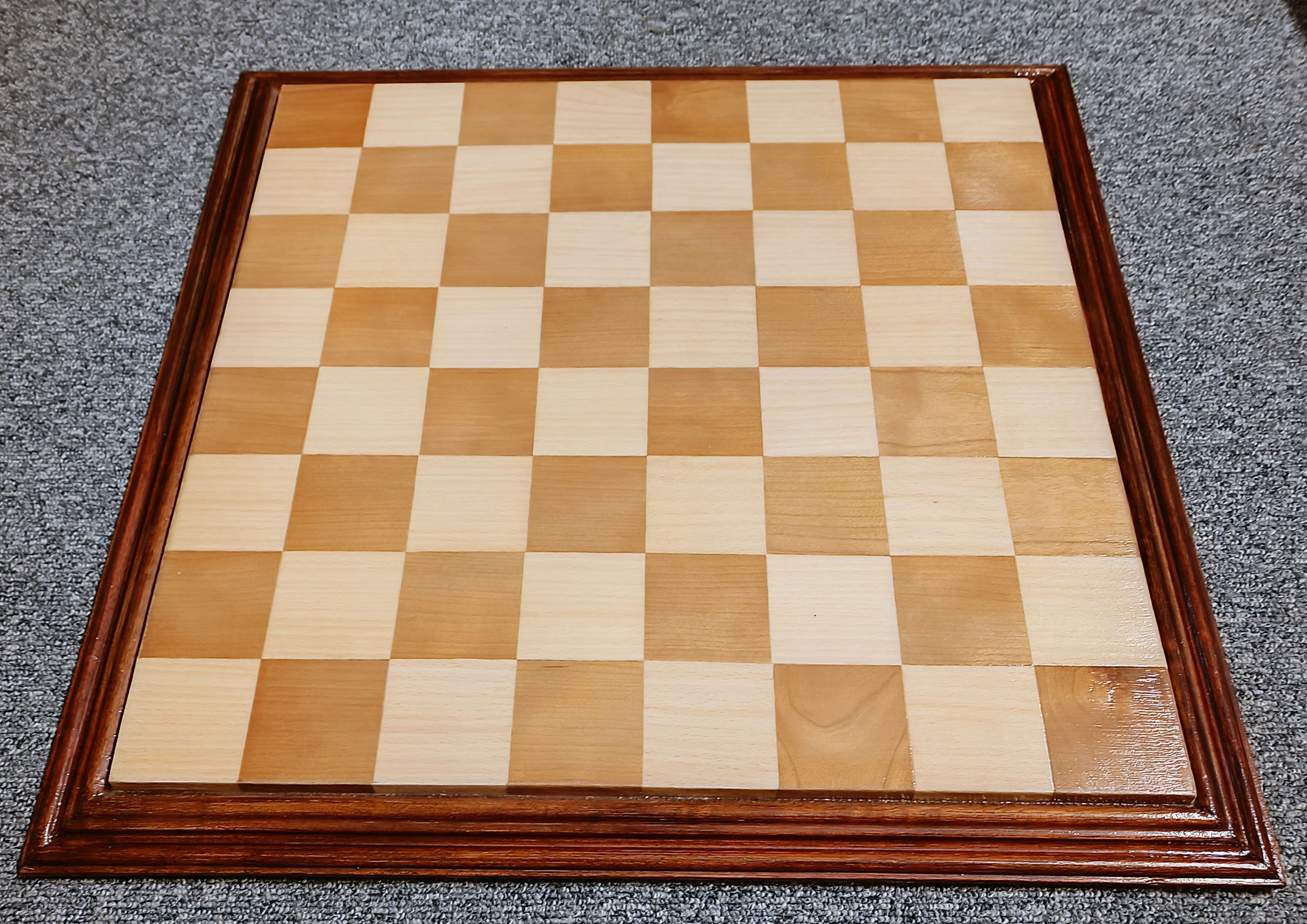 Does anyone know this chess board maker? Chess Forums