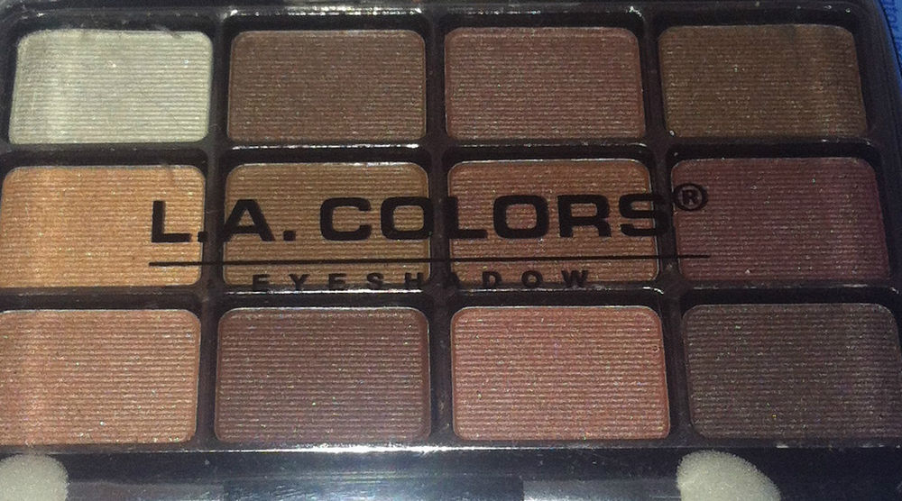 L.A. Colors 12 Colour Eyeshadow Palette in BEP421 Traditional reviews