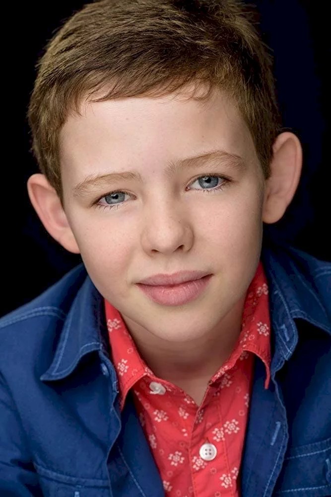 Finn Little sa biographie, filmographie, et quelques photos