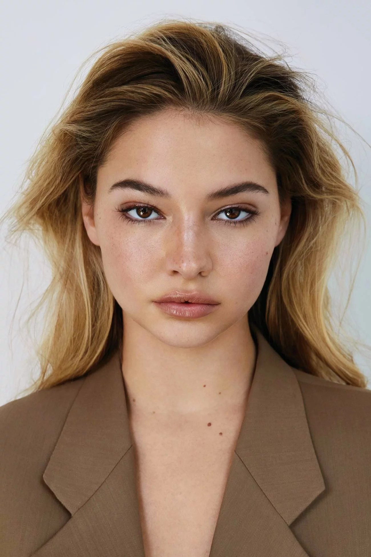 Madelyn Cline sa biographie, filmographie, et quelques photos