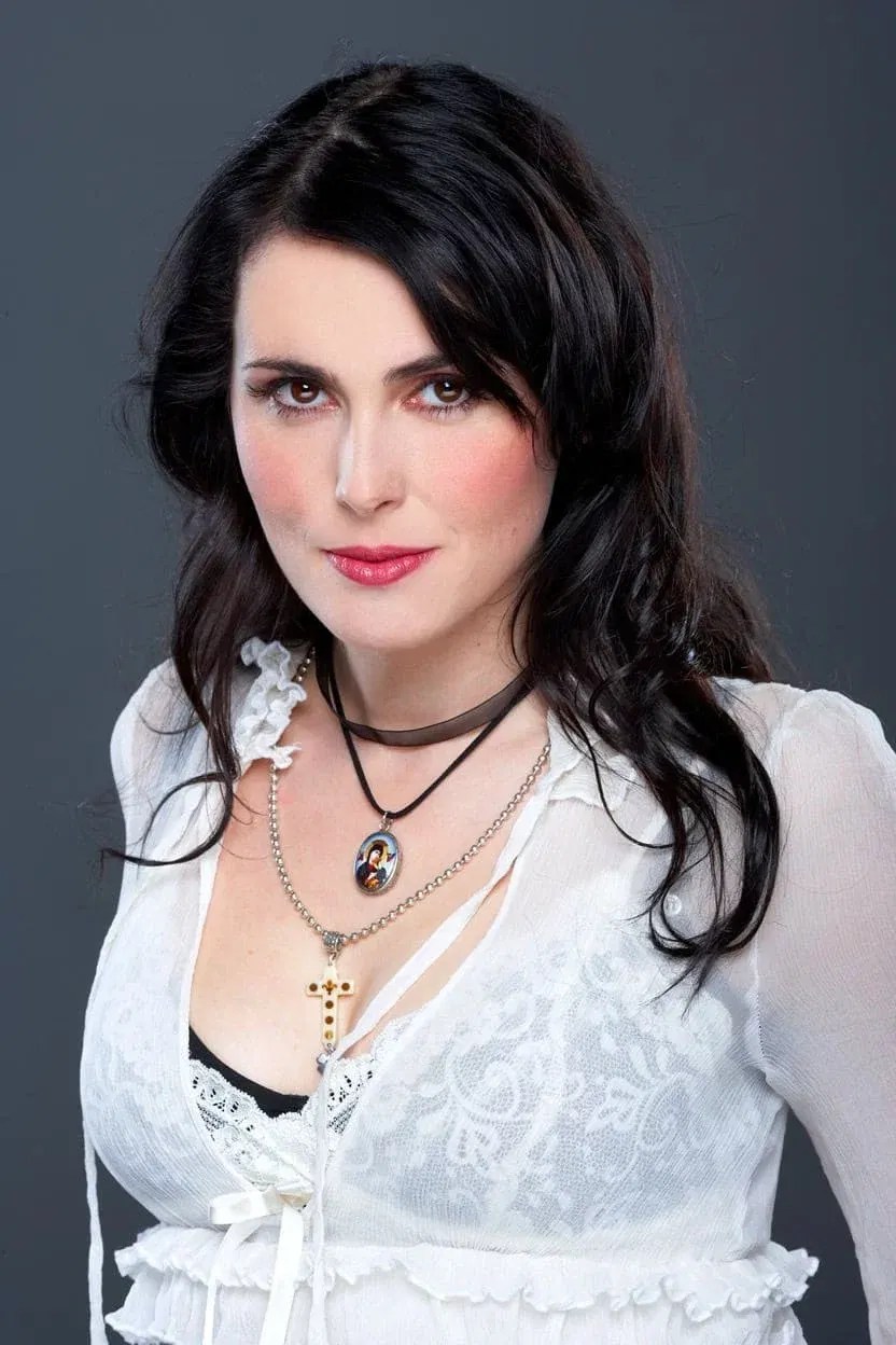 Sharon den Adel sa biographie, filmographie, et quelques photos