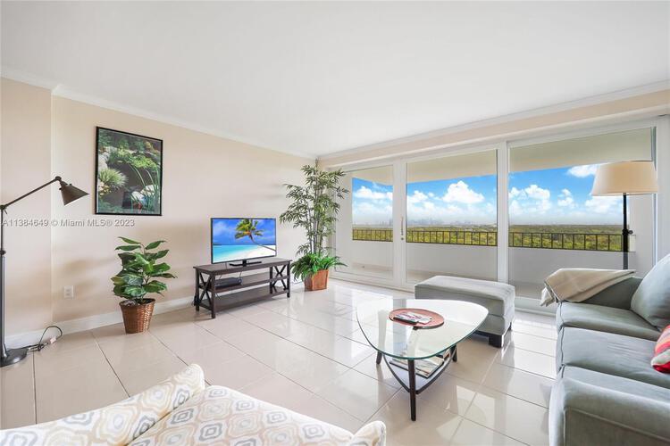 Commodore Club East Unit 1112 Condo in Key Biscayne CondoBlackBook