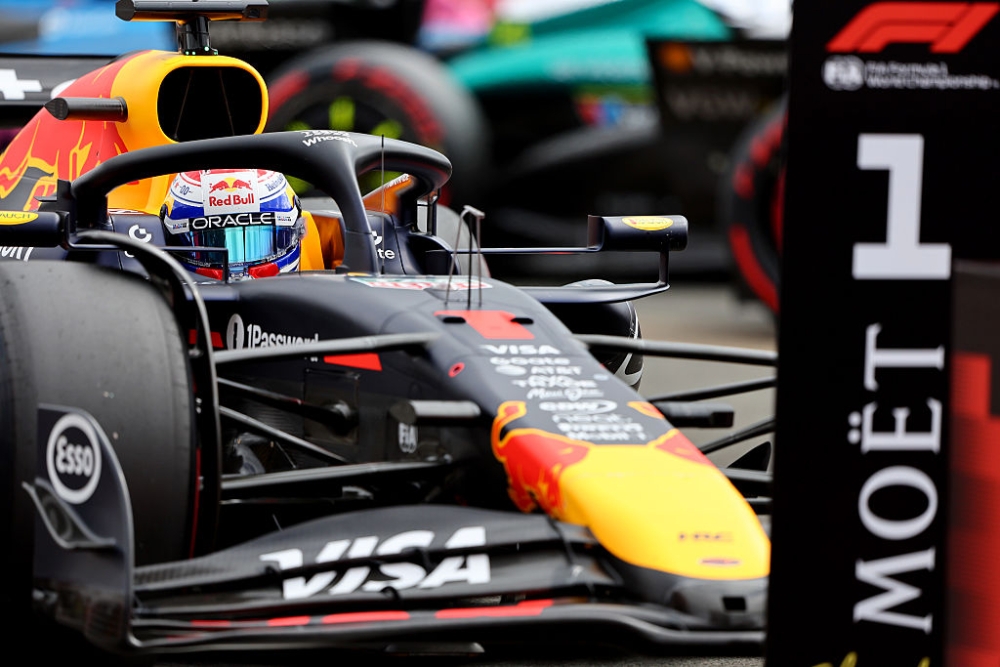 Verstappen desilusiona las esperanzas locales con una sorprendente pole en Silverstone