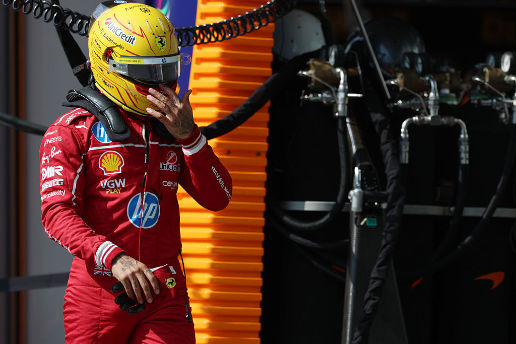 Hamilton se disculpa con Ferrari por su ‘inaceptable’ salida en Q1