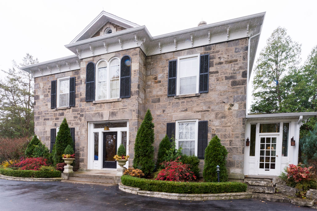 Exclusives Martha's Tour of Middleton Grey House Good Witch