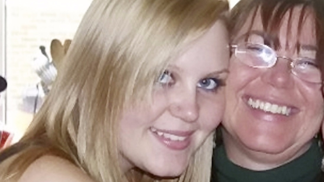 Thousands raised to help bridetobe move wedding forward so dying mum