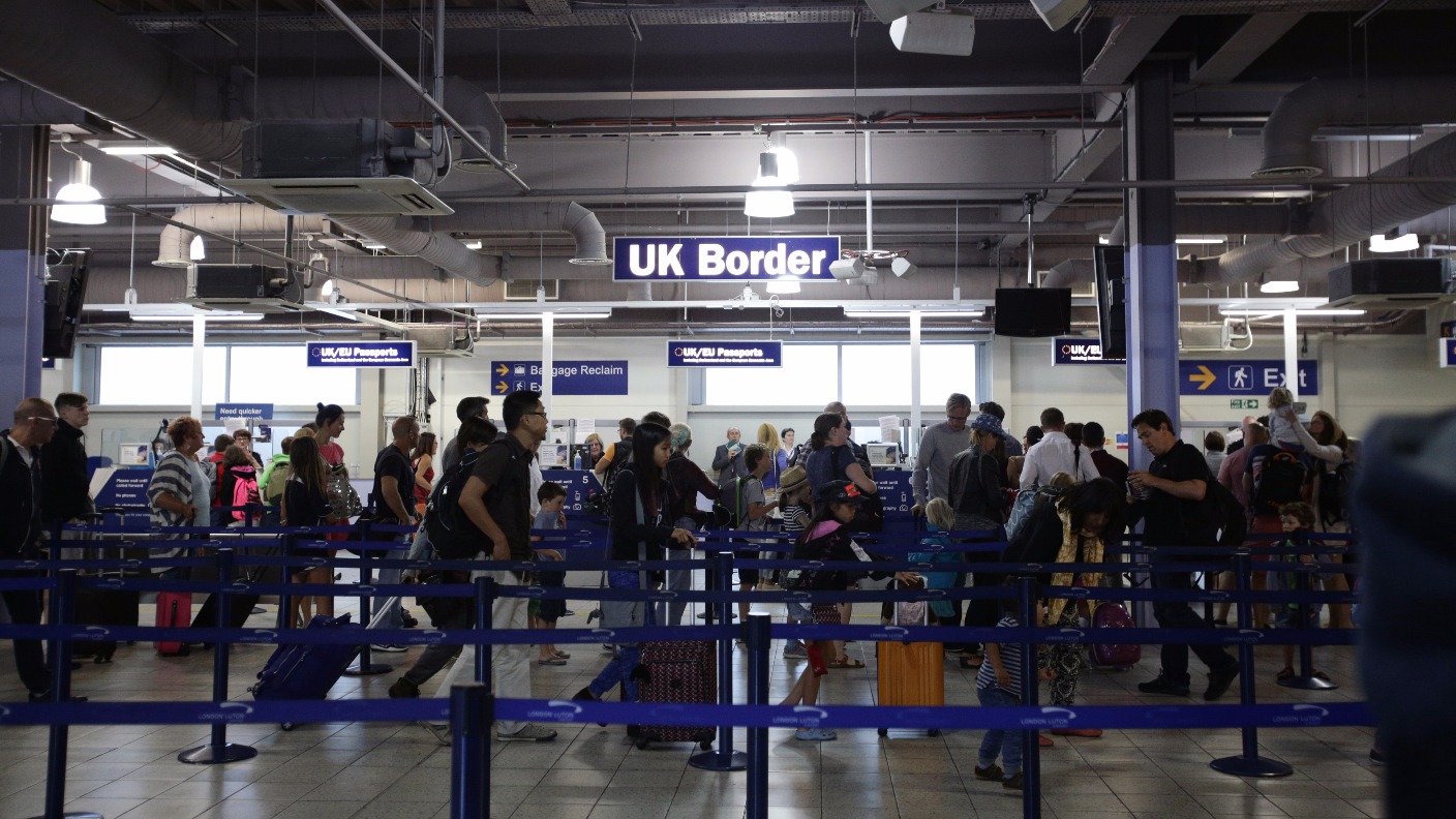 Paidfor 'fast track' passport control lanes may be introduced at more