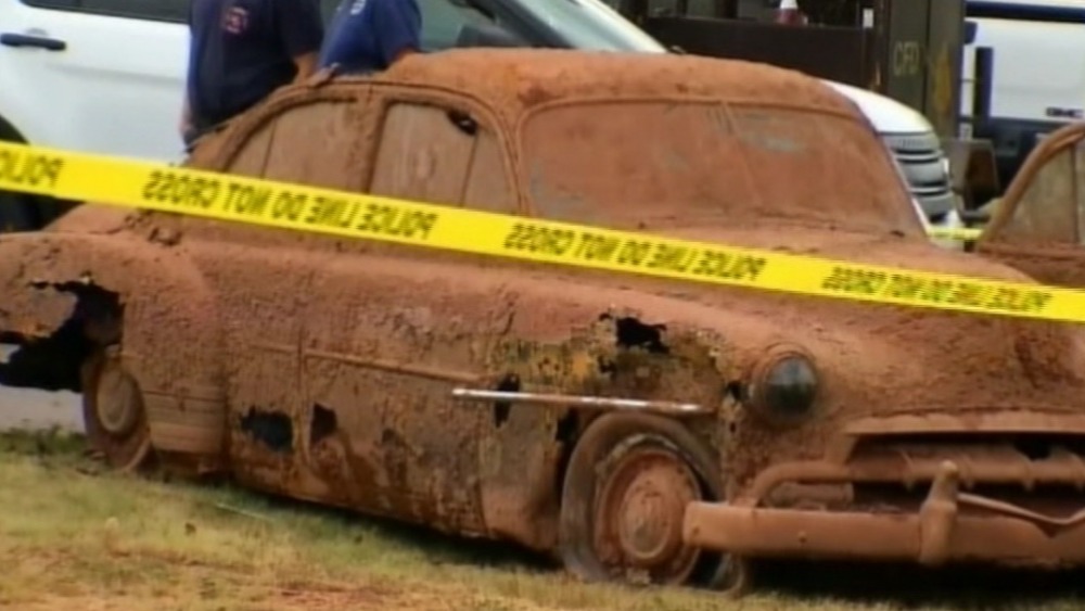 Bodies found in cars that had been submerged for decades ITV News