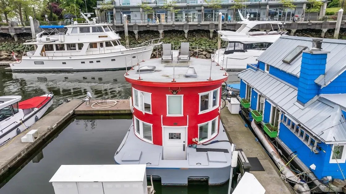A Look Inside 420K float home for sale in Coal Harbour (PHOTOS