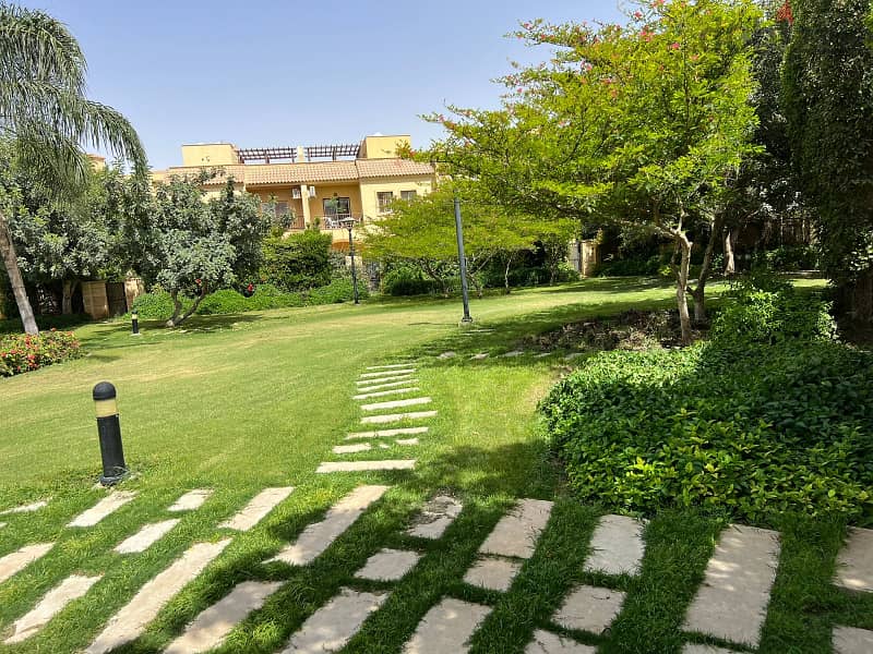 twin house for sale at Madinaty view wide garden infront central park