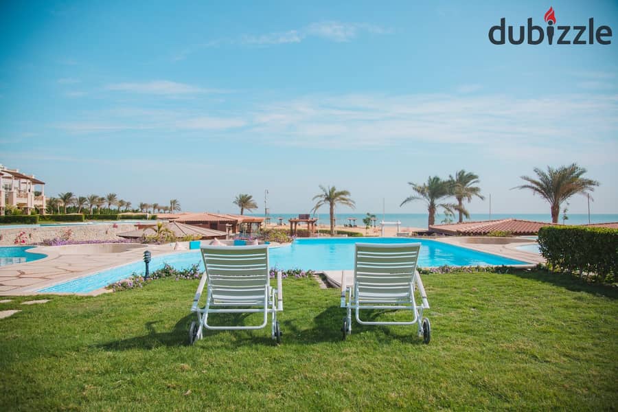 شاليه للبيع 110م عالبحر بخصم 40 فى العين السخنة فى قرية blue blue