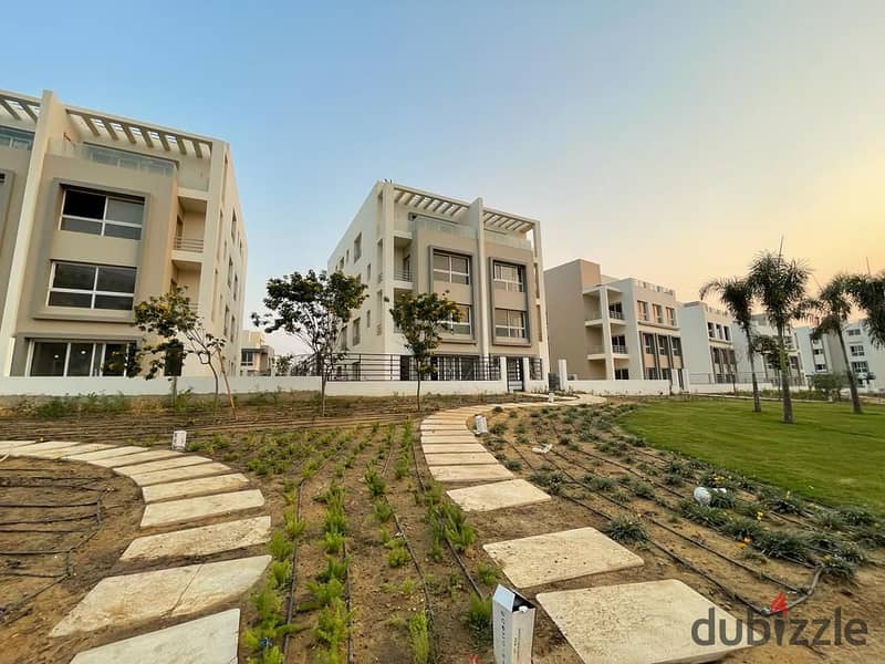 For quick sale, duplex, 216 meters, semifinished, with a prime view