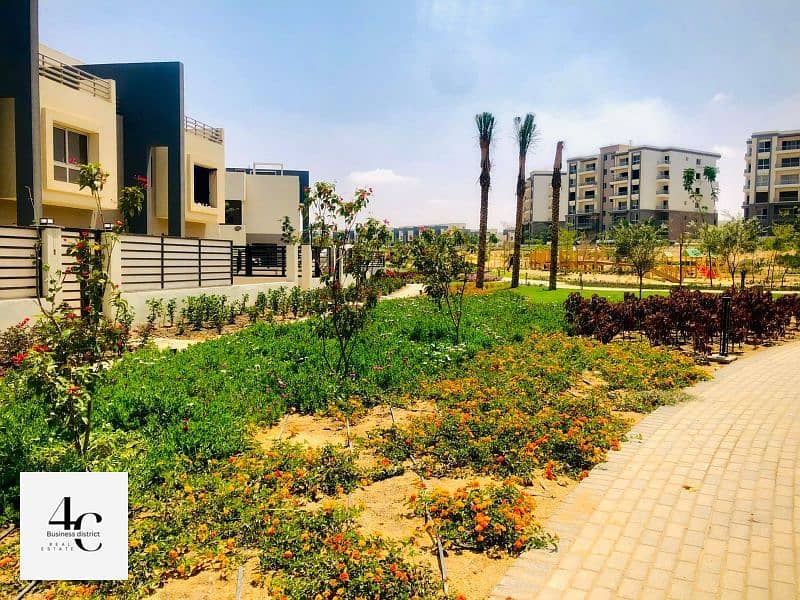 Town house Modern 243m for sale in Hyde Park, Ready to move Villas