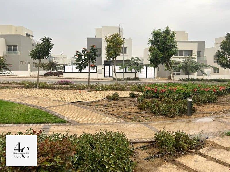 Town house 208m for sale in Hyde Park with down payment and