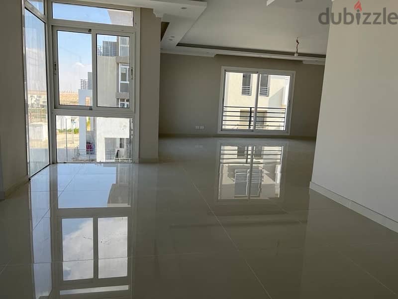 شقه بالتكيفات والمطبخ كمبوند هايد بارك Hyde park apartment rent