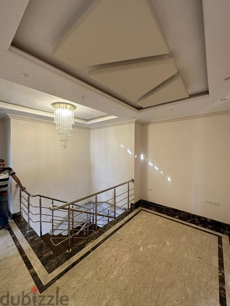 بنتهاوس نص مفروش تشطيبات المالك فيلدج جيت Rent Penthouse Village Gate