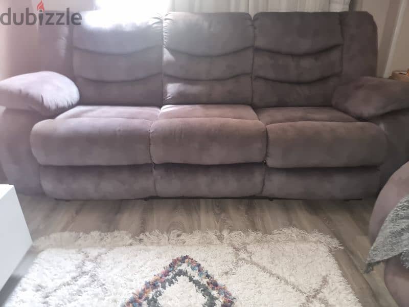 Recliner couches 3 seats and 2 seats غرفة معيشة 198784798