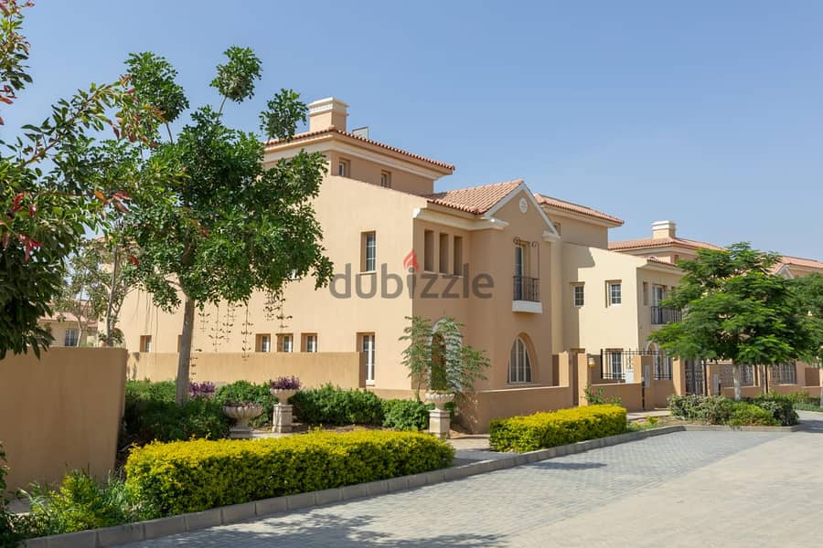 Villa Standalone ( Classic ) For Sale in Hyde Park New Cairo , Under