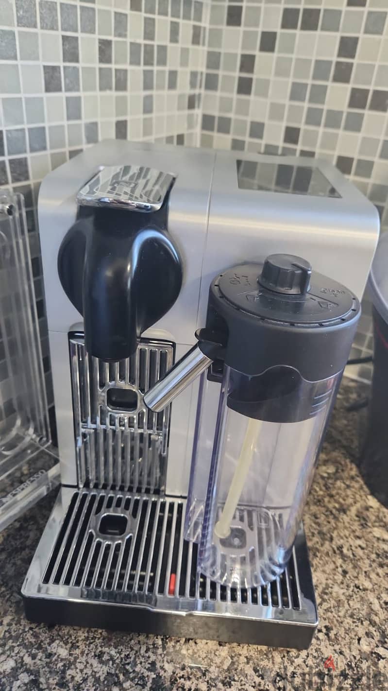 NESPRESSO Lattissima Pro Silver ماكينة قهوة نسبريسو لاتسيما برو
