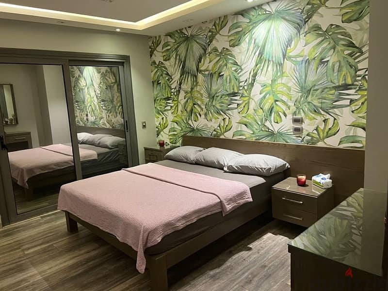 fully furnished apt in taj sultan for monthly &daily rent families onl