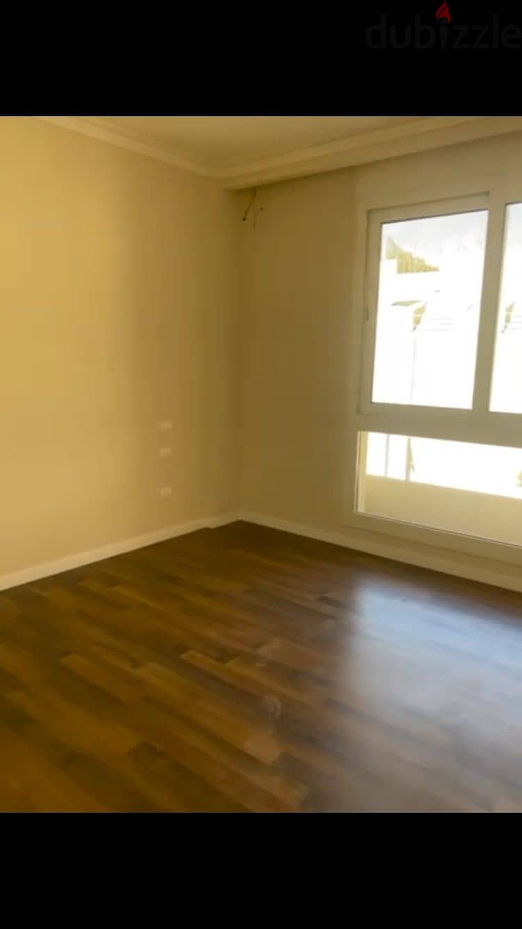 شقه للايجار 220م متشطبه بالتكييفات اول سكن كمبوند Pyramid Hills اكتوبر