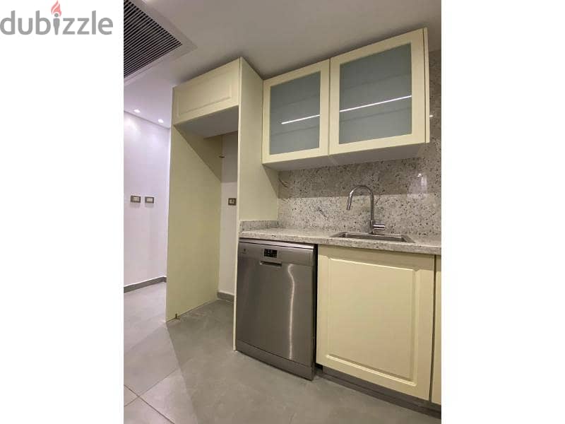 Apartment for rent in Azad Kitchen & Acs super lux Apartments for
