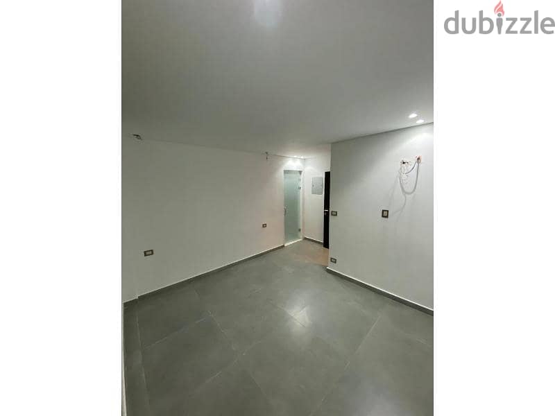 Apartment for rent in Azad Kitchen & Acs super lux Apartments for