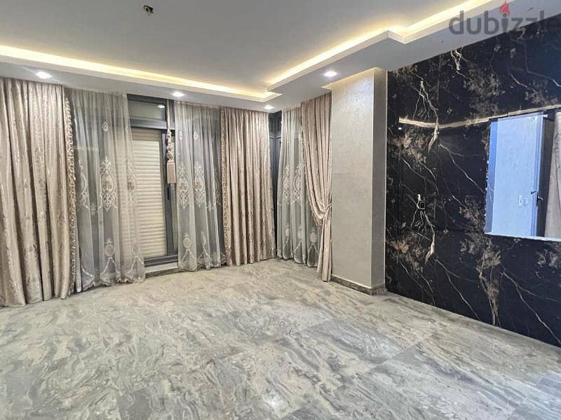 Apt for rent in Taj Sultan With kitchen Super lux. Apartments for