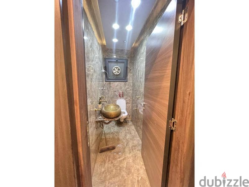 Apt for rent in Taj Sultan With kitchen Super lux. Apartments for