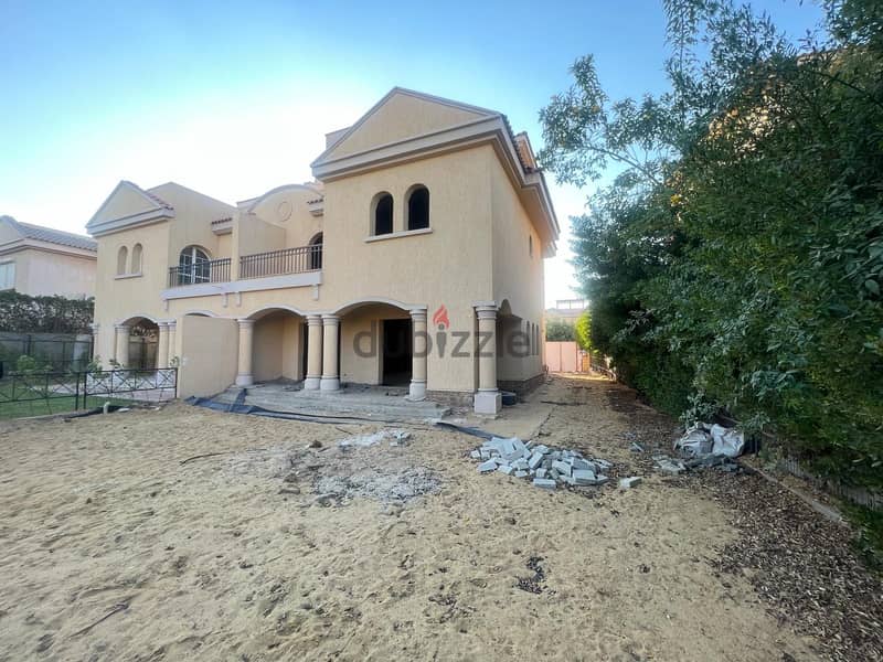 Villa for sale in Madinaty at a special price twin house model H