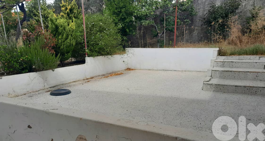 140 SQM Detached Old House in Baabdat, Metn with Partial View شقق