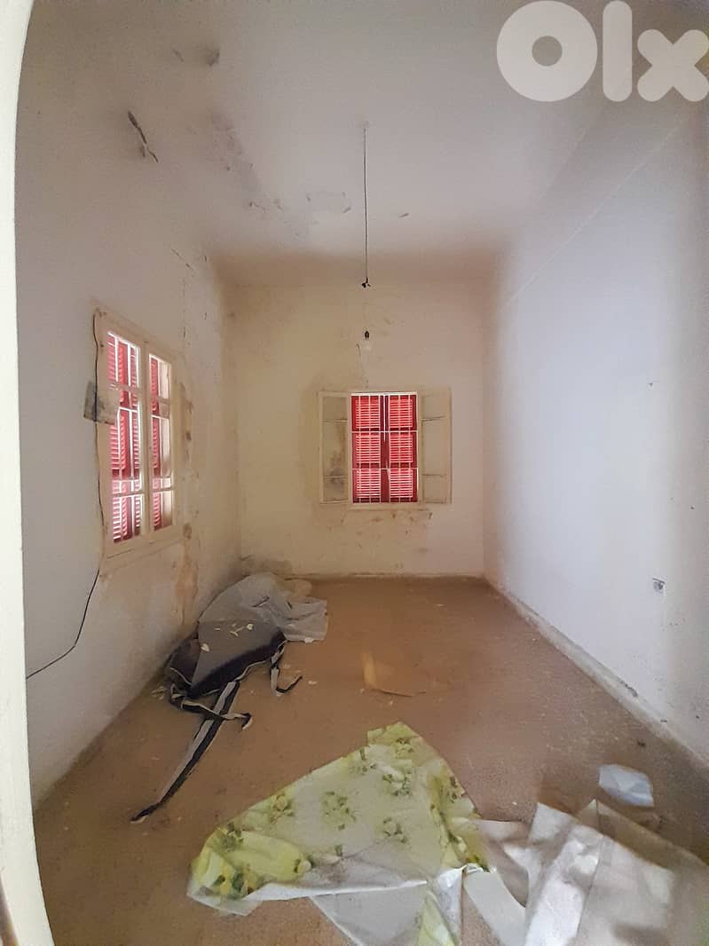 140 SQM Detached Old House in Baabdat, Metn with Partial View شقق