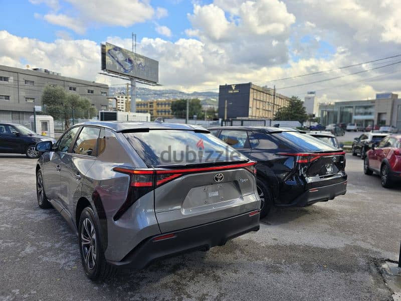 Hott offer !!! NEW TOYOTA BZ4X FULL ELECTRIC LONG RANGE 615 KM BATTERY